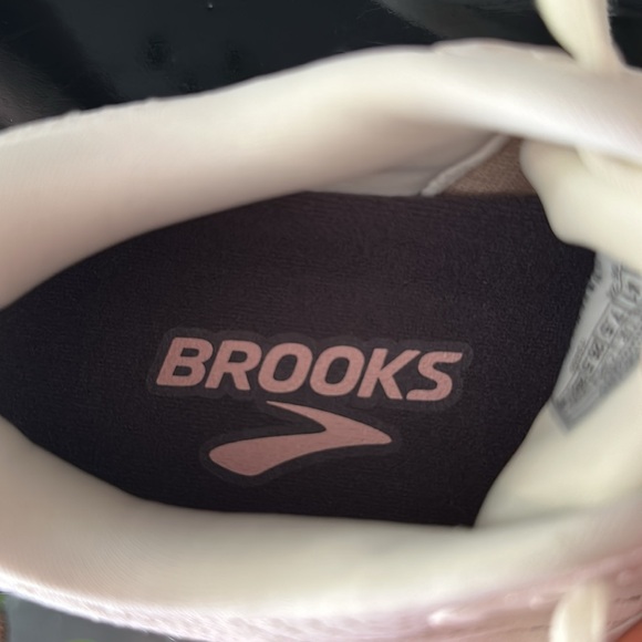 Brooks Ghost Max 2 Gym Shoes - Picture 8 of 11
